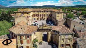 Mairie de Peyrolles-en-Provence photo par DRAGUIDRONES360